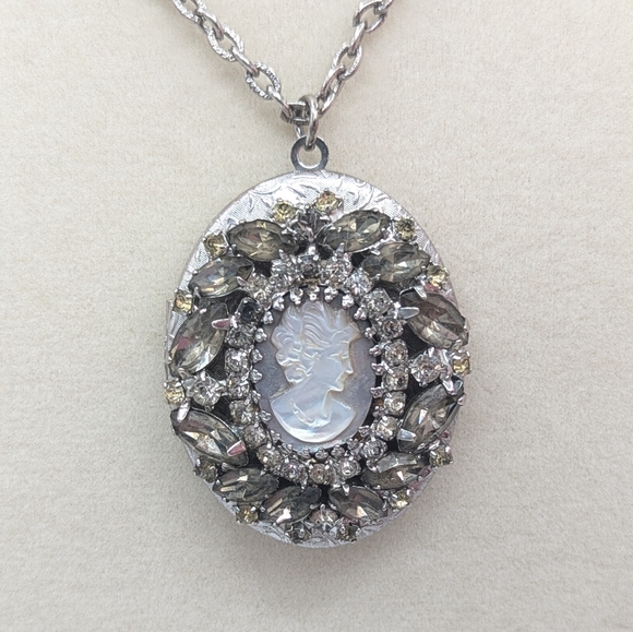 Hobé Jewelry - Vintage Hobé Rhinestone Cameo 1960s Locket Pendant Necklace